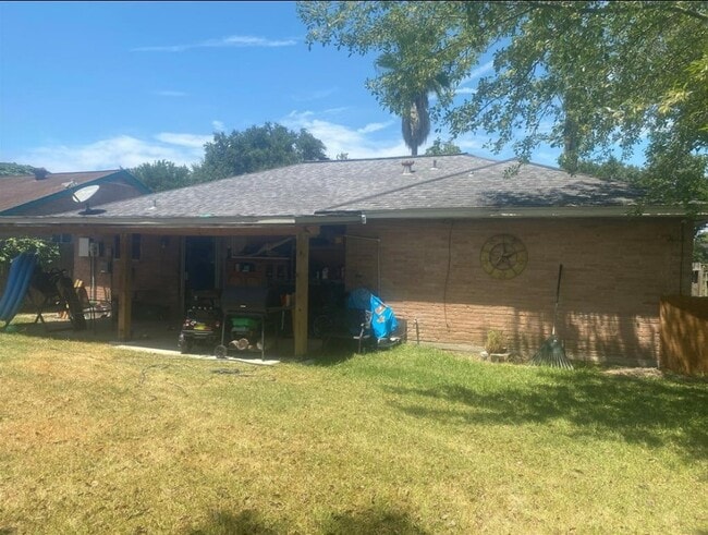 10751 Corona Ln in Houston, TX - Building Photo - Building Photo