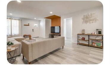 13941 Bee St in Farmers Branch, TX - Building Photo - Building Photo