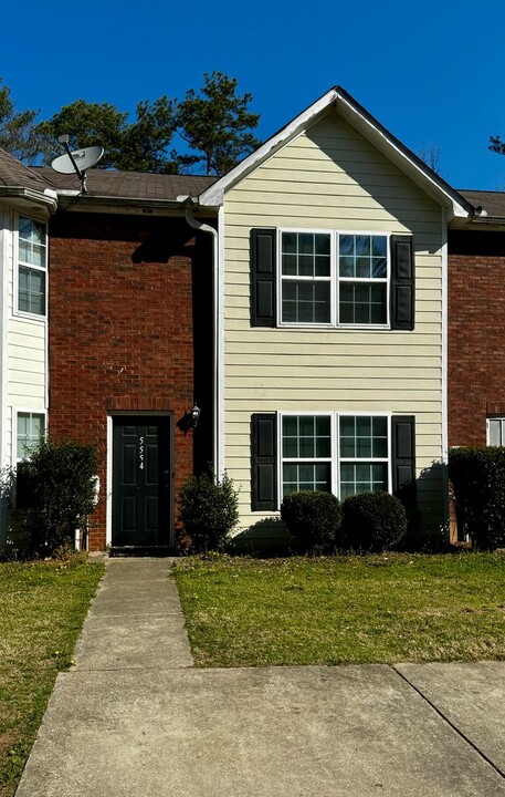 5554 Pineridge Ct in Forest Park, GA - Building Photo
