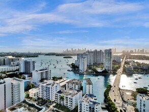 1658 Bay Rd, Unit 303 in Miami Beach, FL - Building Photo - Building Photo