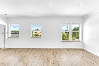 737 Jefferson Ave in Miami Beach, FL - Building Photo - Building Photo