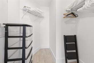 121 NE 34th St, Unit 2109 in Miami, FL - Building Photo - Building Photo