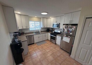 518 E Penn St in Long Beach, NY - Building Photo - Building Photo