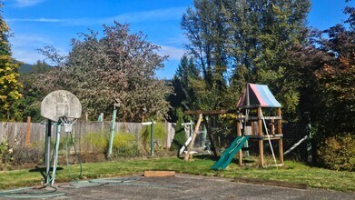 24880 E Arrah Wanna Blvd in Welches, OR - Building Photo - Building Photo