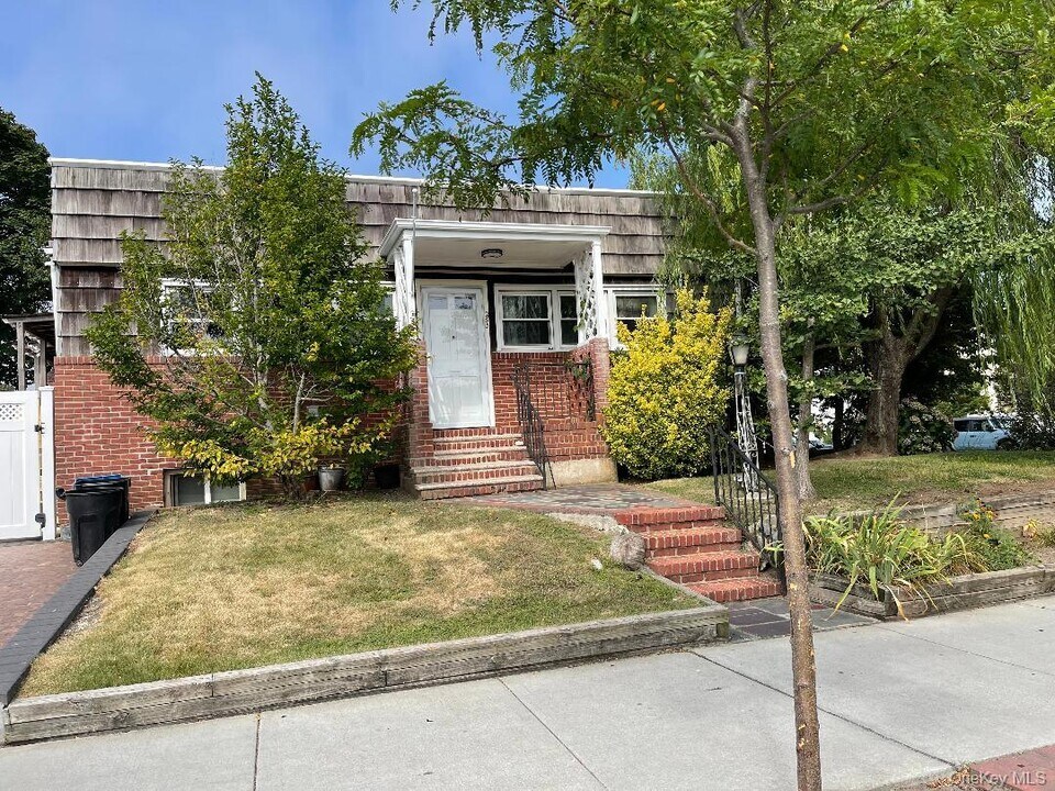 265 Edwards Blvd in Long Beach, NY - Building Photo