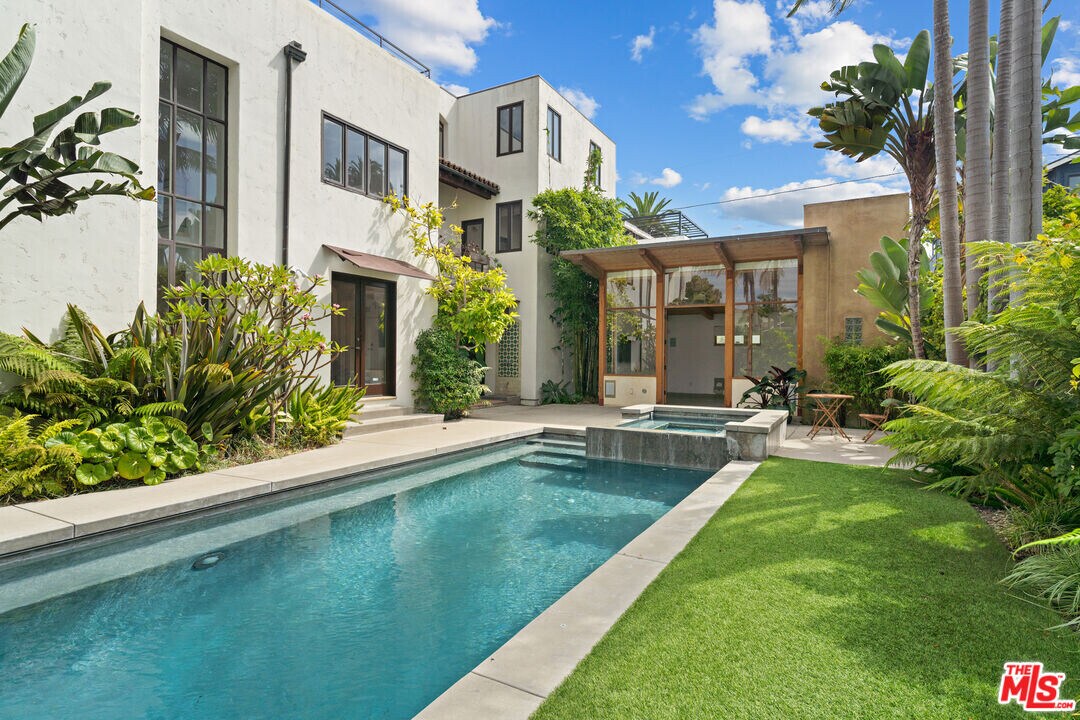 524 Altair Pl in Los Angeles, CA - Building Photo