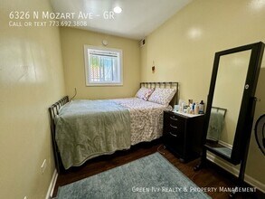 6326 N Mozart St in Chicago, IL - Foto de edificio - Building Photo