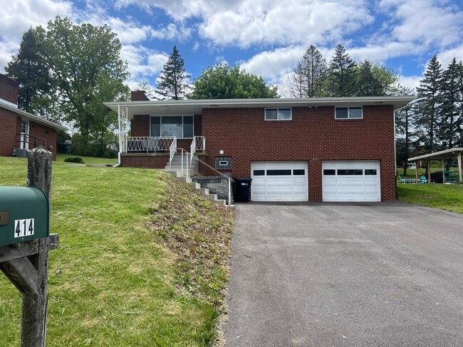 property at 414 Wyndhurst Dr