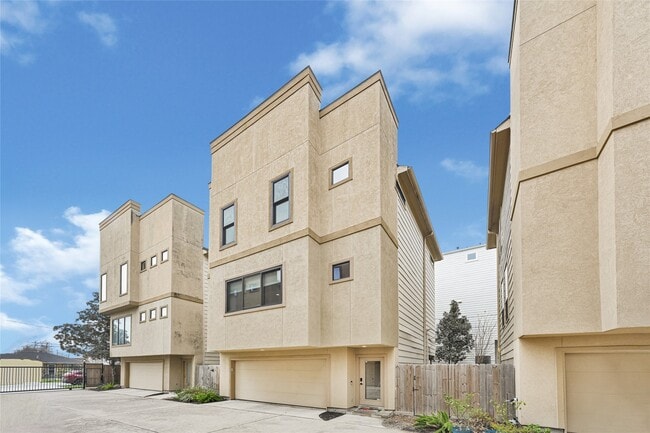 property at 1107 W 21st St