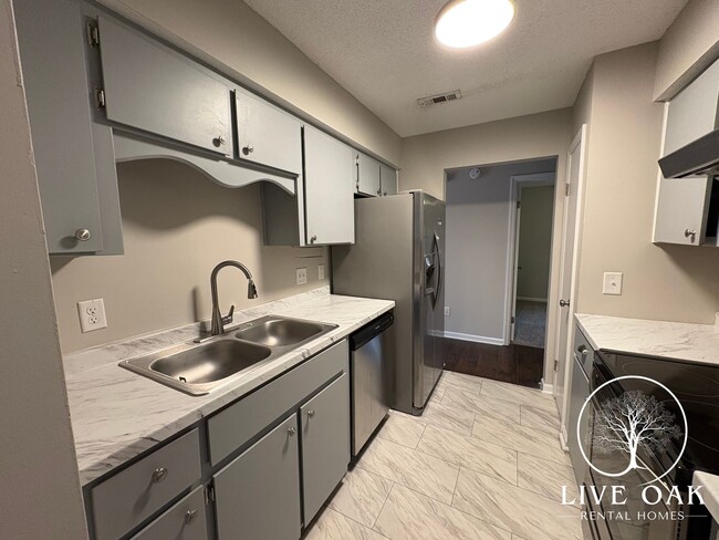 435 Elm St in Hinesville, GA - Building Photo - Building Photo