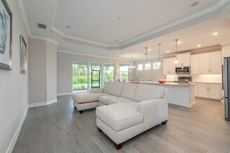 339 Tamarindo Ln in Naples, FL - Building Photo - Building Photo