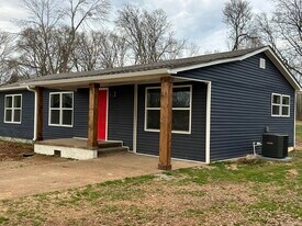 1820 Circle Dr in Leighton, AL - Building Photo
