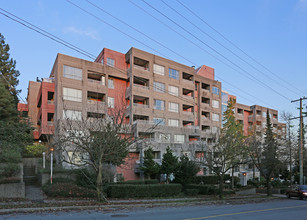 The Elmwood Apartments in New Westminster, BC - Building Photo - Building Photo