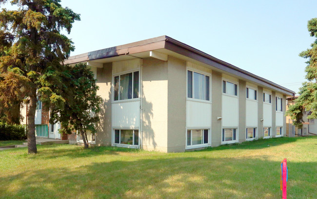 11044 132nd St NW in Edmonton, AB - Building Photo - Building Photo