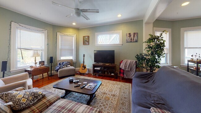 96 Columbia St, Unit 2 in Brookline, MA - Building Photo - Building Photo