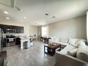 5053 Grandiflora Rd in Palm Beach Gardens, FL - Building Photo - Building Photo