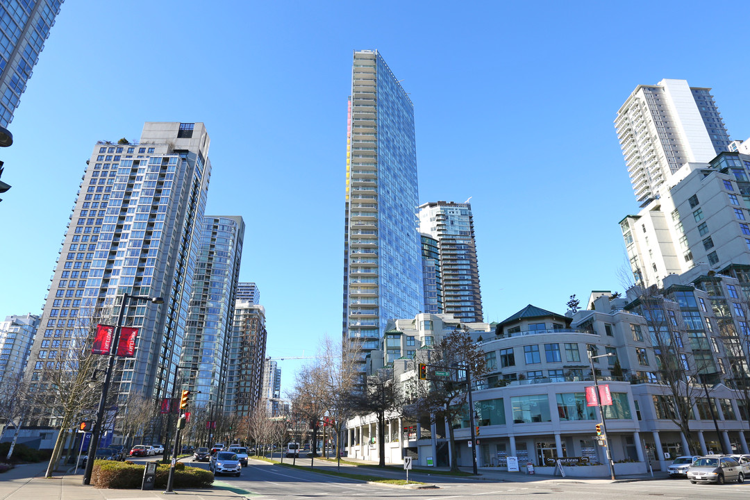 The Charleson in Vancouver, BC - Building Photo