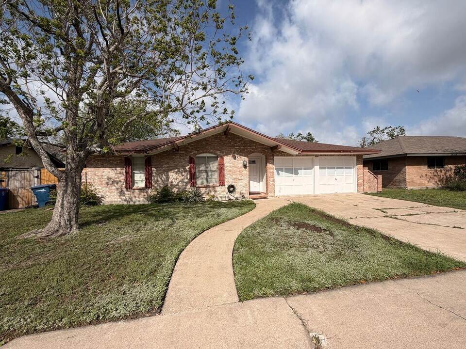 5313 Carriage Ln in Corpus Christi, TX - Building Photo