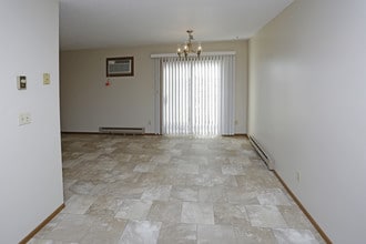South West Manor in Jamestown, ND - Foto de edificio - Interior Photo