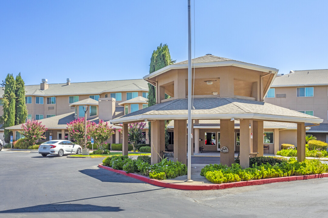 The Hampshire in Merced, CA - Building Photo