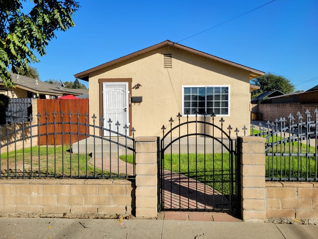 160 N Soldano Ave in Azusa, CA - Building Photo - Building Photo