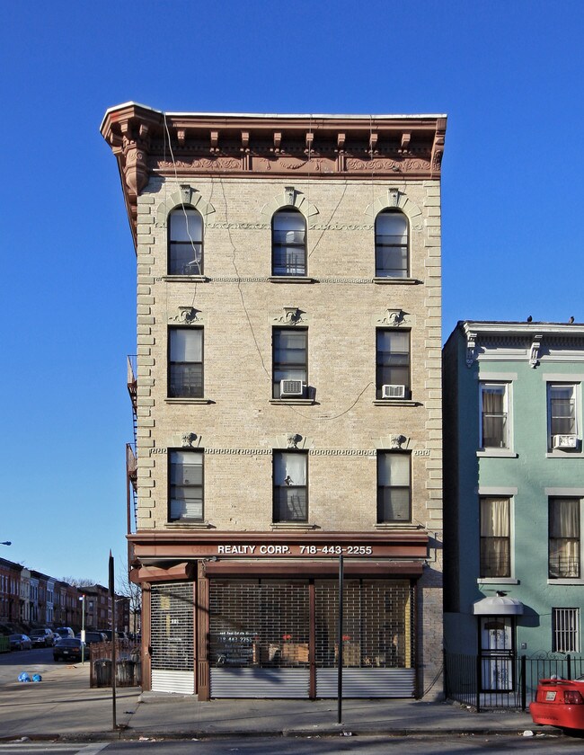 102 Howard Ave in Brooklyn, NY - Building Photo - Building Photo