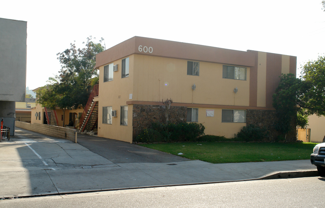 600 E Acacia Ave in Glendale, CA - Building Photo