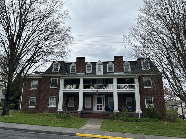 307 S Main St in Lexington, VA - Building Photo - Building Photo