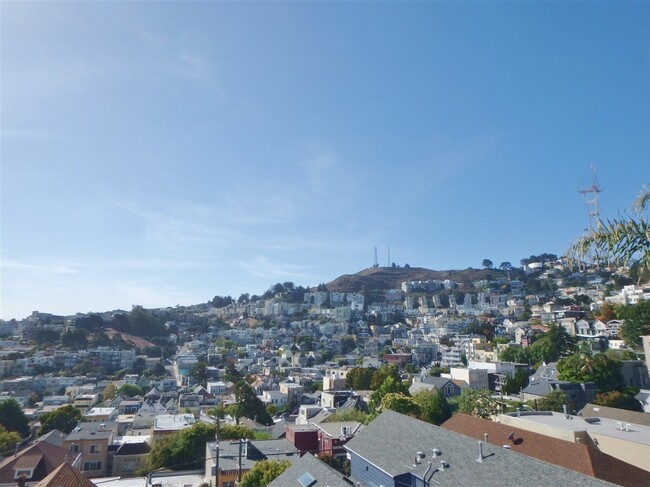 81 Saturn St in San Francisco, CA - Building Photo - Building Photo