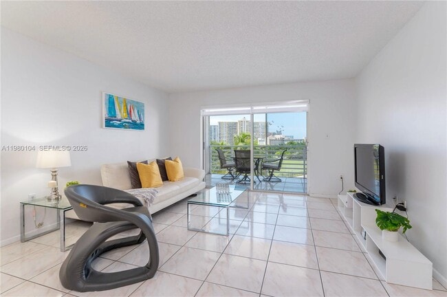 17801 N Bay Rd in Sunny Isles Beach, FL - Building Photo - Building Photo