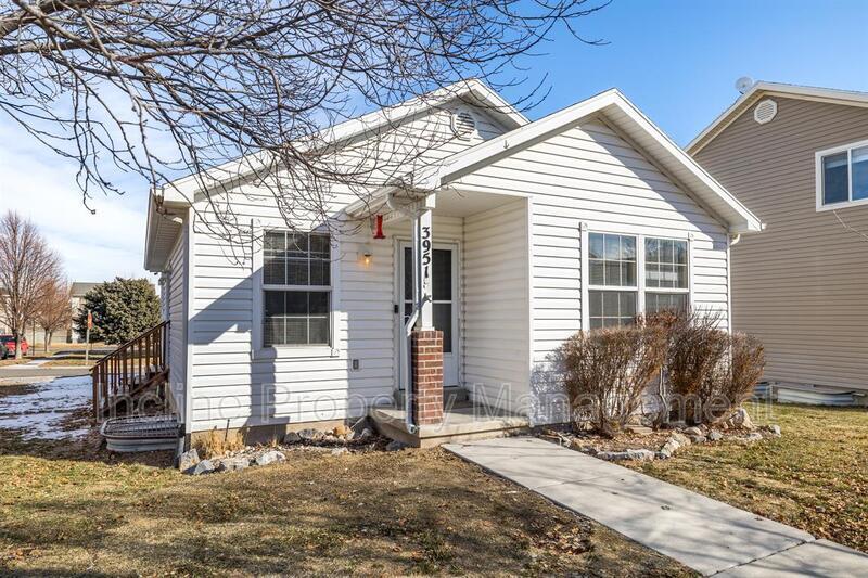 3951 Dodge St in Eagle Mountain, UT - Foto de edificio
