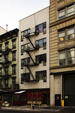 305 Spring St in New York, NY - Building Photo - Building Photo