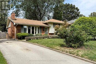 5177 Reeves Rd in Burlington, ON - Building Photo