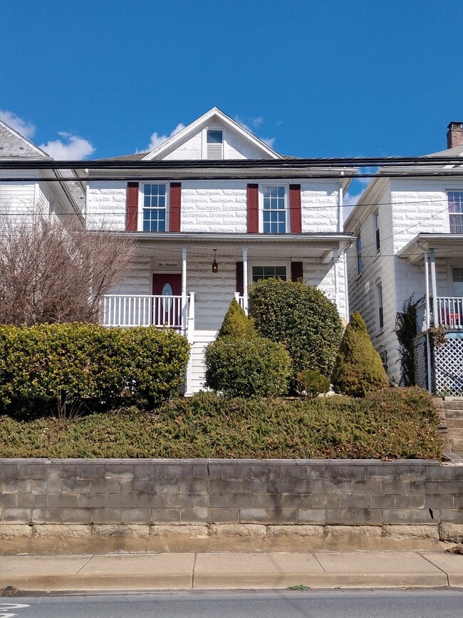 property at 519 W Potomac St