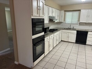 100 S Allen Dr in Lodi, CA - Building Photo - Building Photo