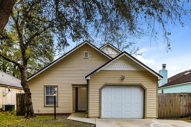 1853 Alberta Ct N
