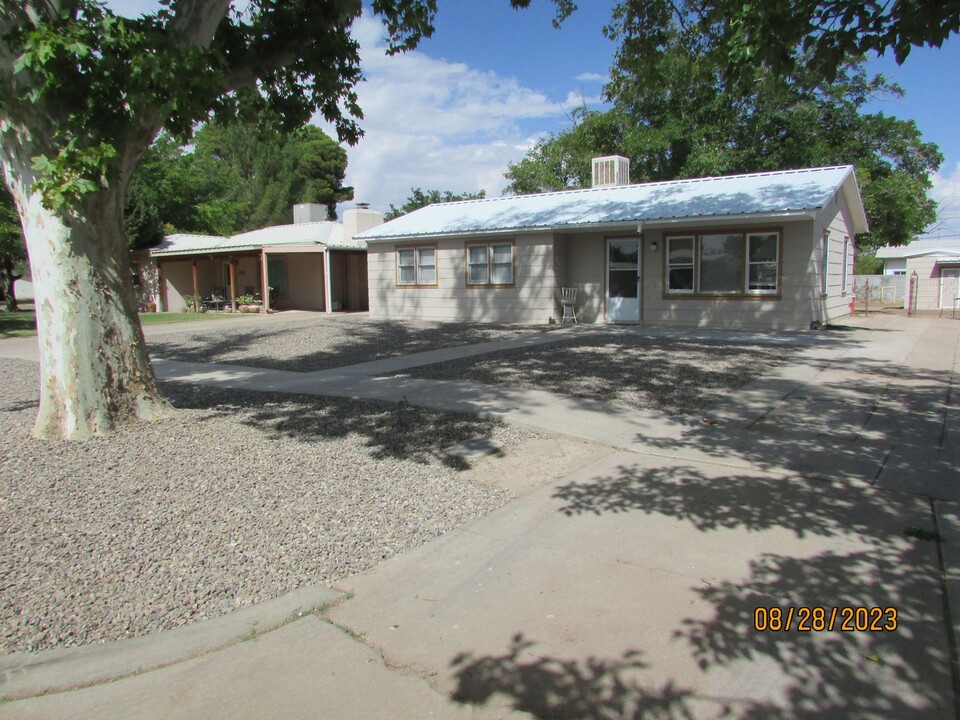 1103 S Platinum Ave in Deming, NM - Foto de edificio