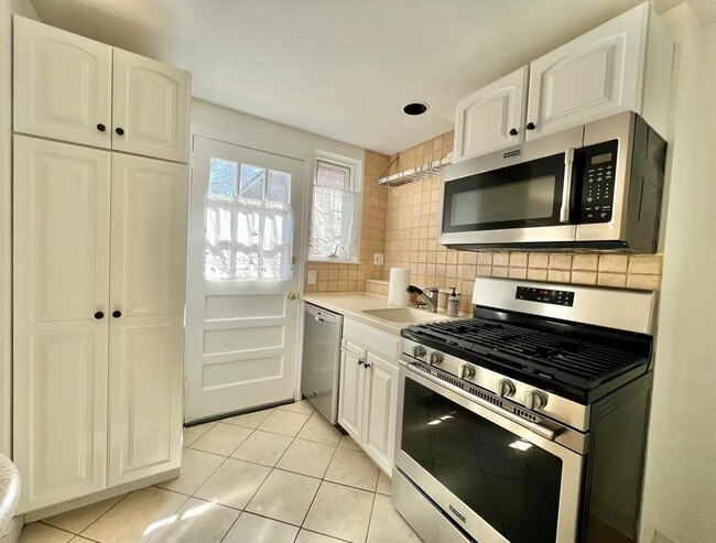 92 Duff St in Watertown, MA - Building Photo - Building Photo