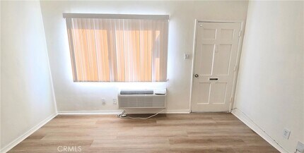 6702 Flora Ave, Unit B in Bell, CA - Building Photo - Building Photo