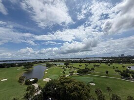 2000 Presidential Way in West Palm Beach, FL - Building Photo