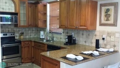 5405 SW 129th Ave in Miramar, FL - Building Photo - Building Photo