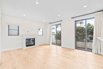 10647 Ashton Ave in Los Angeles, CA - Building Photo - Building Photo