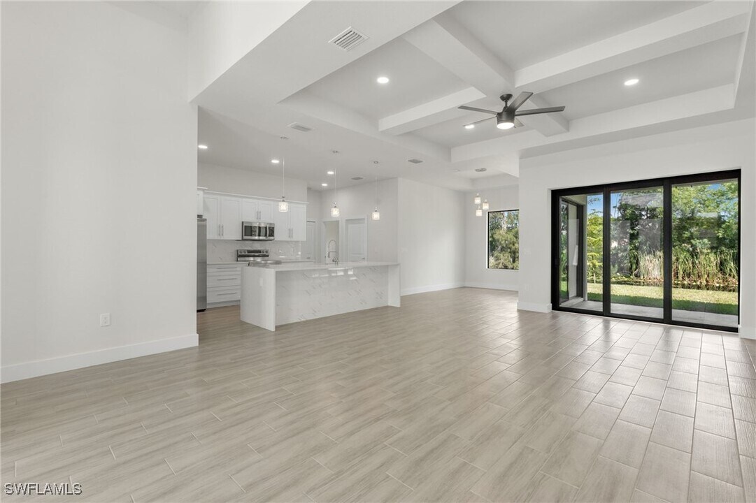 1159 SW 5th Terrace in Cape Coral, FL - Foto de edificio