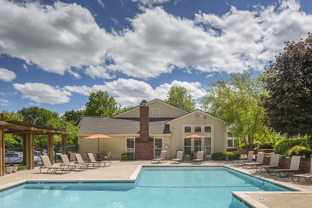 Highland Ridge in Overland Park, KS - Building Photo