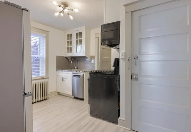 40 W James St