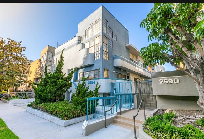 2584 S Centinela Ave, Unit 8, Unit 8