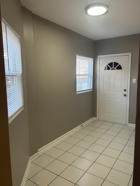 6016 W Wabansia Ave, Unit First  floor in Chicago, IL - Building Photo - Building Photo