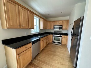 155 Franklin St, Unit 1 in Boston, MA - Building Photo - Building Photo