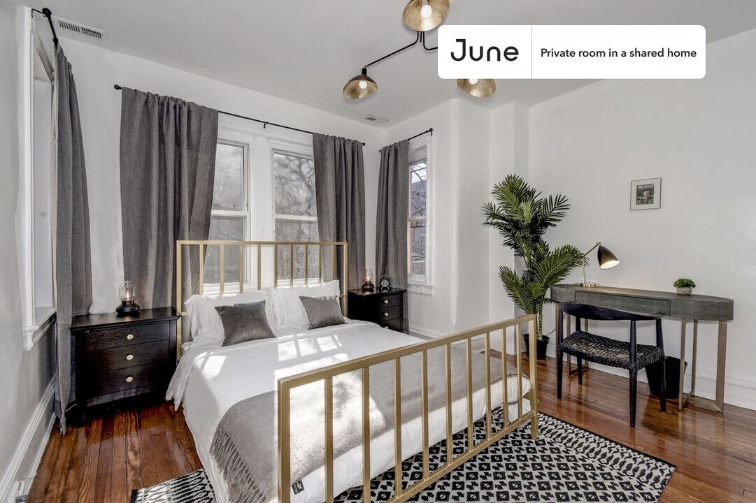 Private bedroom in 3 bed/2 bath Home in Washington, DC - Building Photo