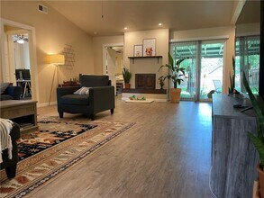 7110 Whispering Winds Dr in Austin, TX - Building Photo - Building Photo